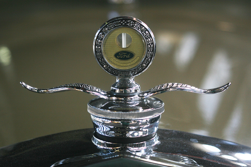 Illustration for article titled 17 Gorgeous Hood Ornaments That Defined These Classic Cars